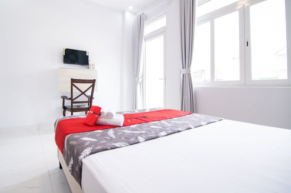 RedDoorz near Saigon Zoo Deluxe Room 5