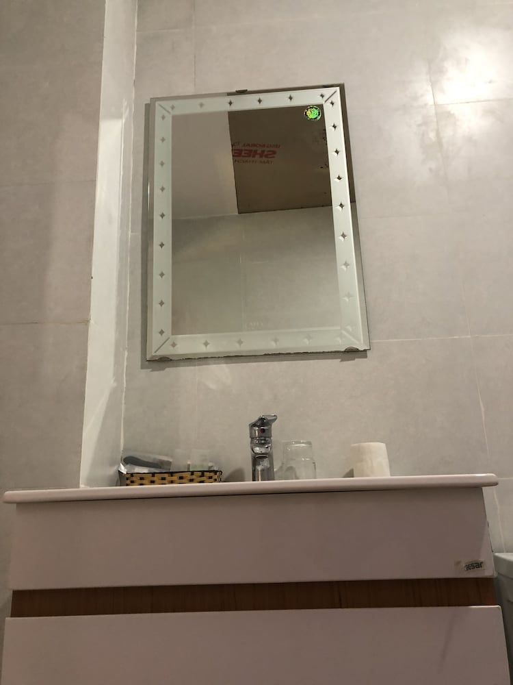 undefined Quynh Huong Hotel 6