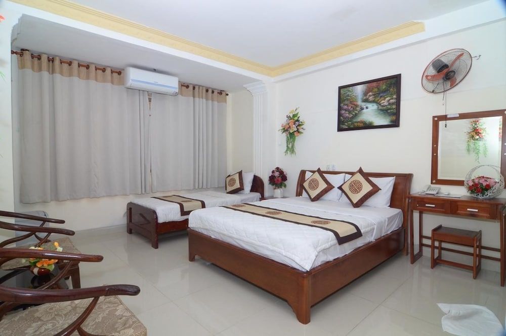 RedDoorz Plus @ Pham Ngu Lao 2 Family Room 5