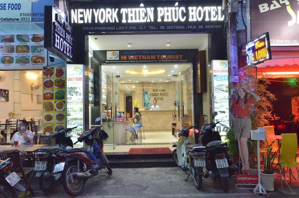 undefined RedDoorz Plus @ Pham Ngu Lao 2 4