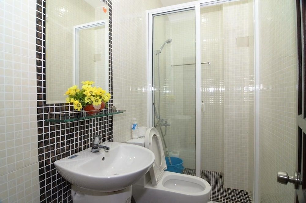 RedDoorz Plus @ Pham Ngu Lao 2 Standard Room 5