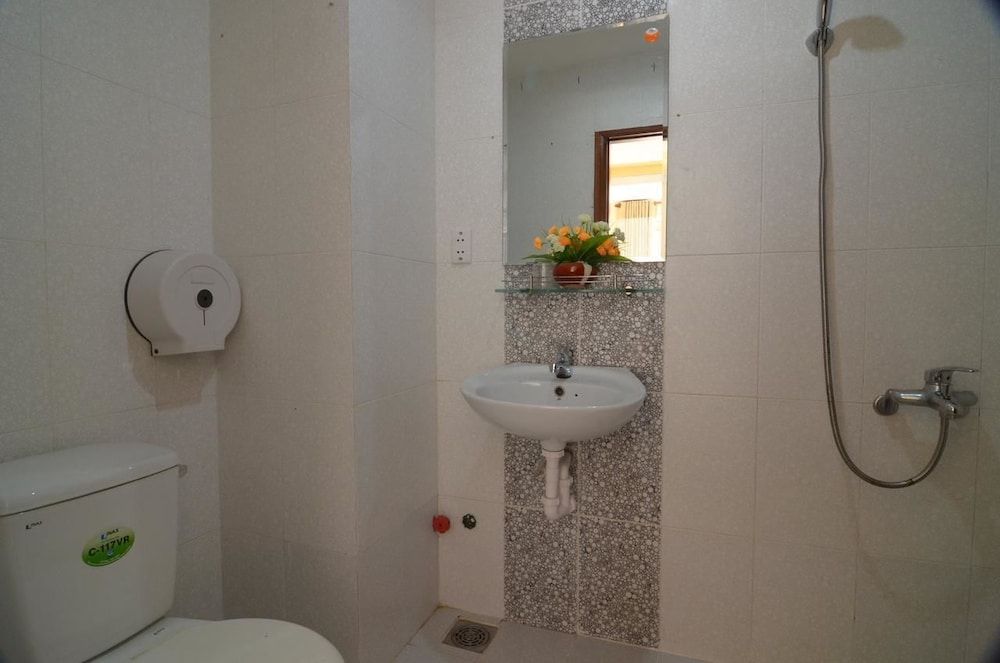 RedDoorz Plus @ Pham Ngu Lao 2 Family Room 6