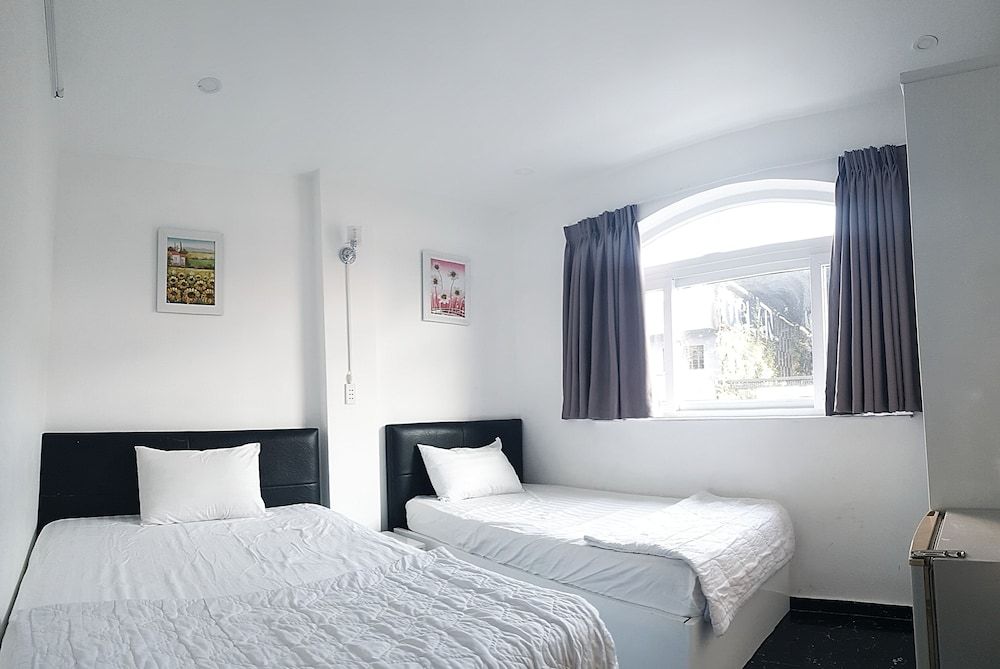 undefined The Phoenix 74 Hotel 2