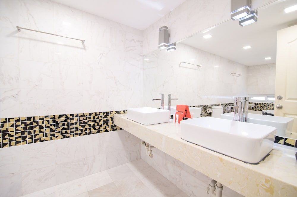 undefined RedDoorz Plus near SECC 2  6