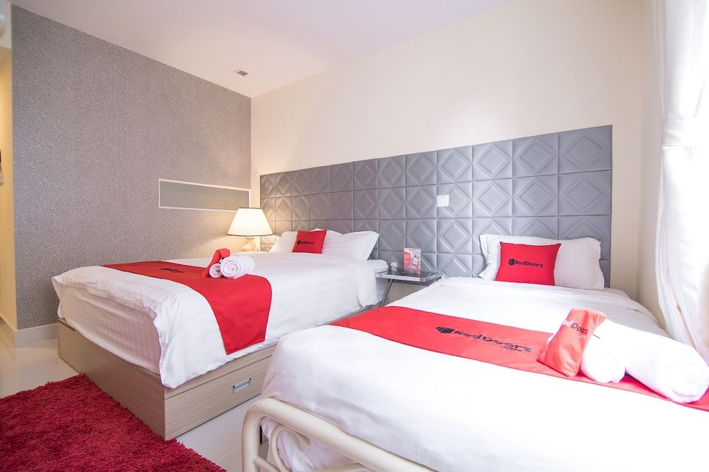 RedDoorz Plus near SECC 2 Family Room 2