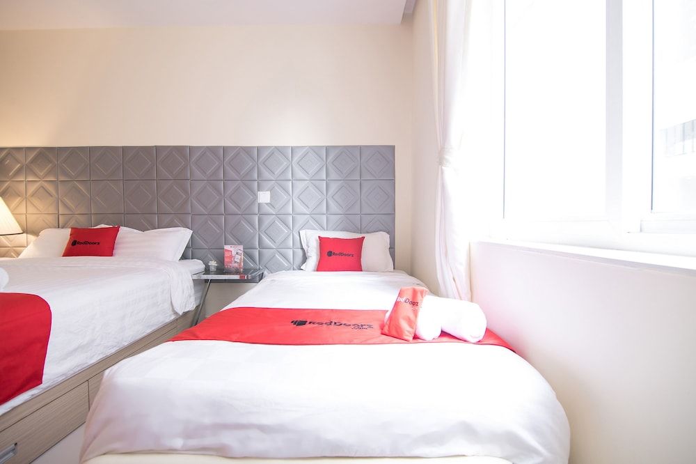 RedDoorz Plus near SECC 2 Family Room 3