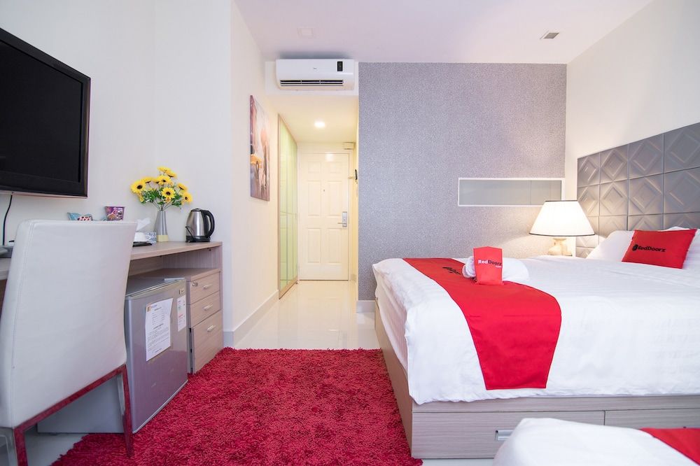 RedDoorz Plus near SECC 2 Family Room