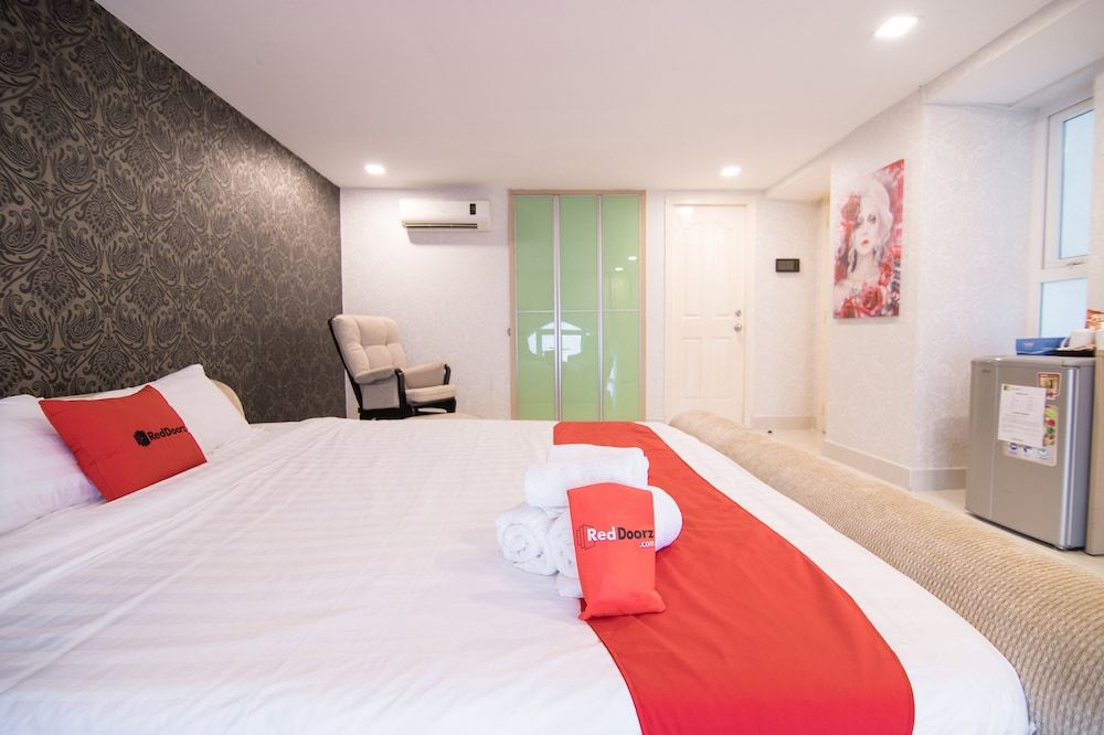 undefined RedDoorz Plus near SECC 2  4