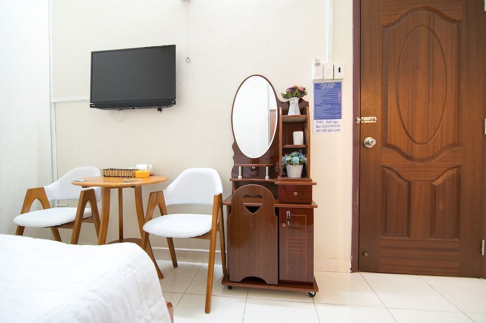 undefined RedDoorz near Tan Son Nhat Airport 3 8