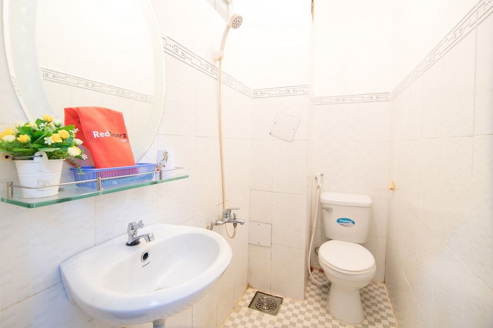 RedDoorz near Tan Son Nhat Airport 3 Double Room 7