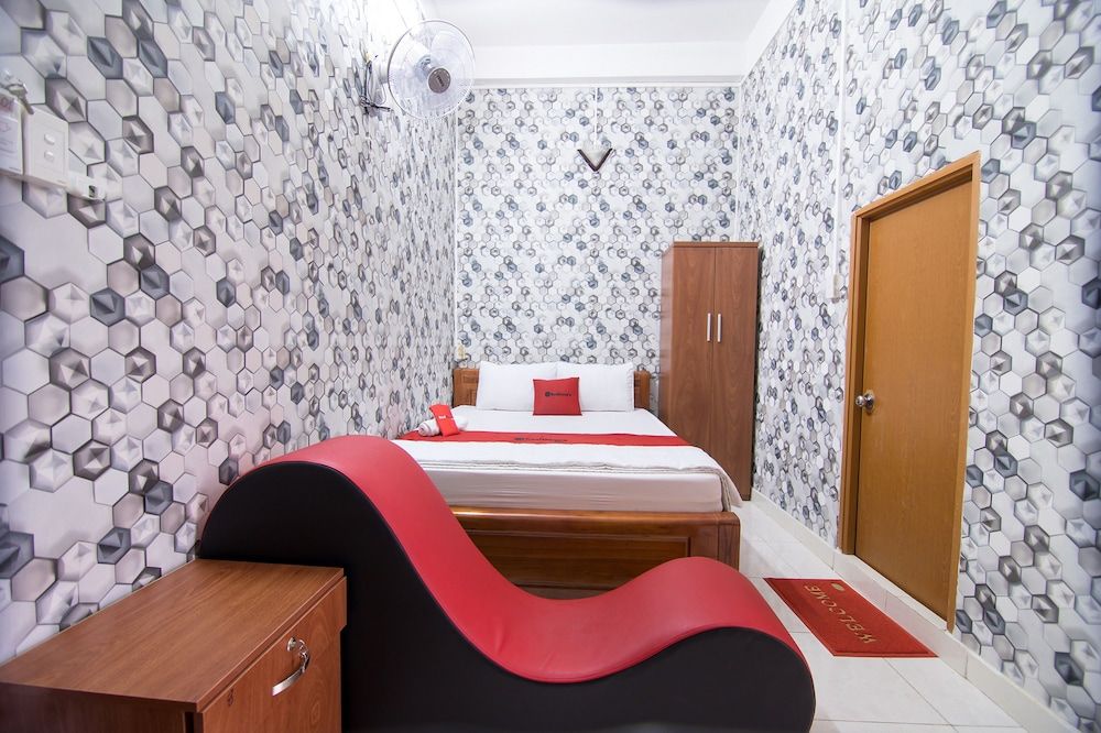undefined RedDoorz near Tan Son Nhat Airport 3