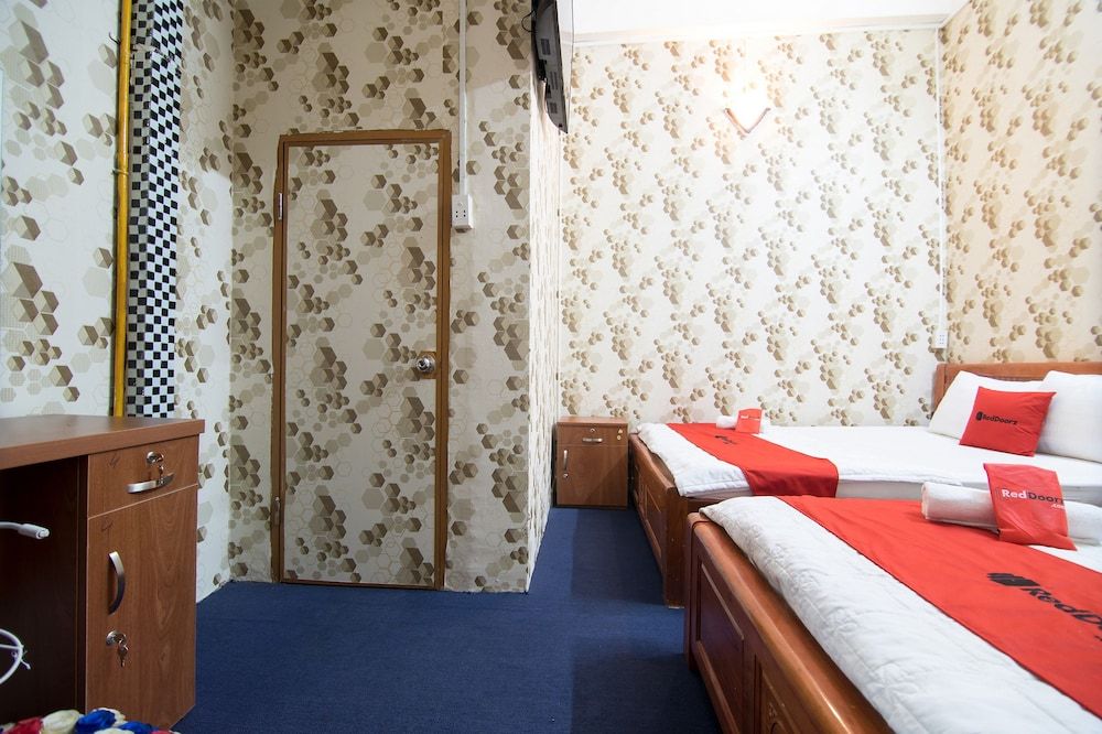 RedDoorz near Tan Son Nhat Airport 3 Family Room 4