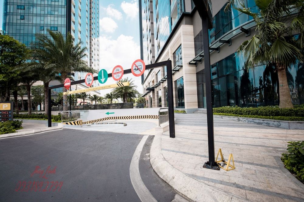 undefined Halo Apartment 7