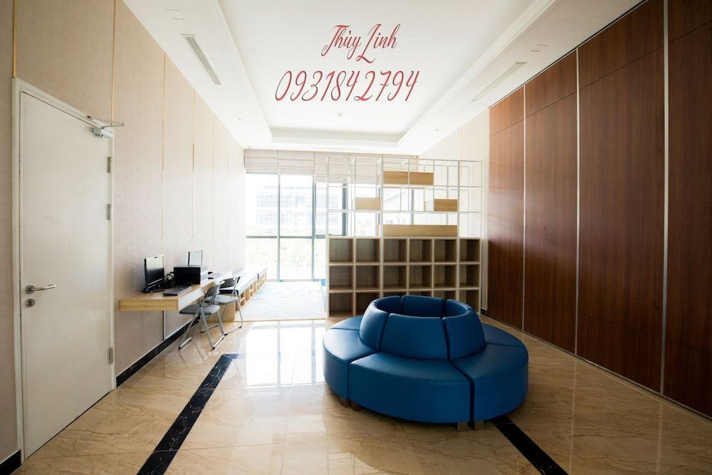 undefined Halo Apartment 4