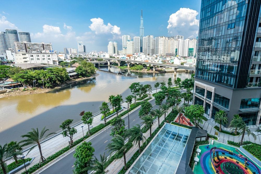 undefined Halo Apartment 6