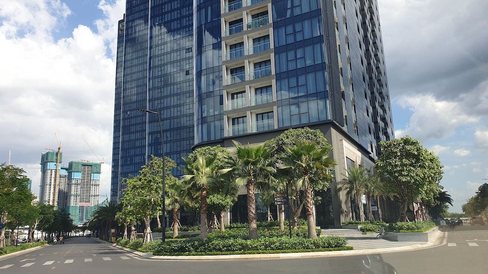 undefined Stay In Vietnam Vinhomes Golden River 4