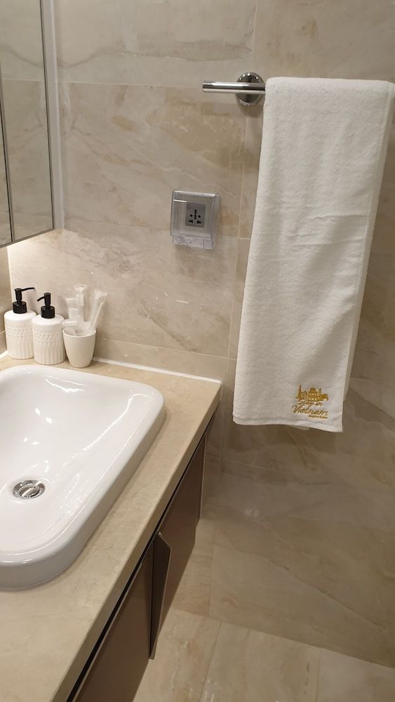 Stay In Vietnam Vinhomes Golden River Apartment, 2 Bedrooms (A3-08.02) 7