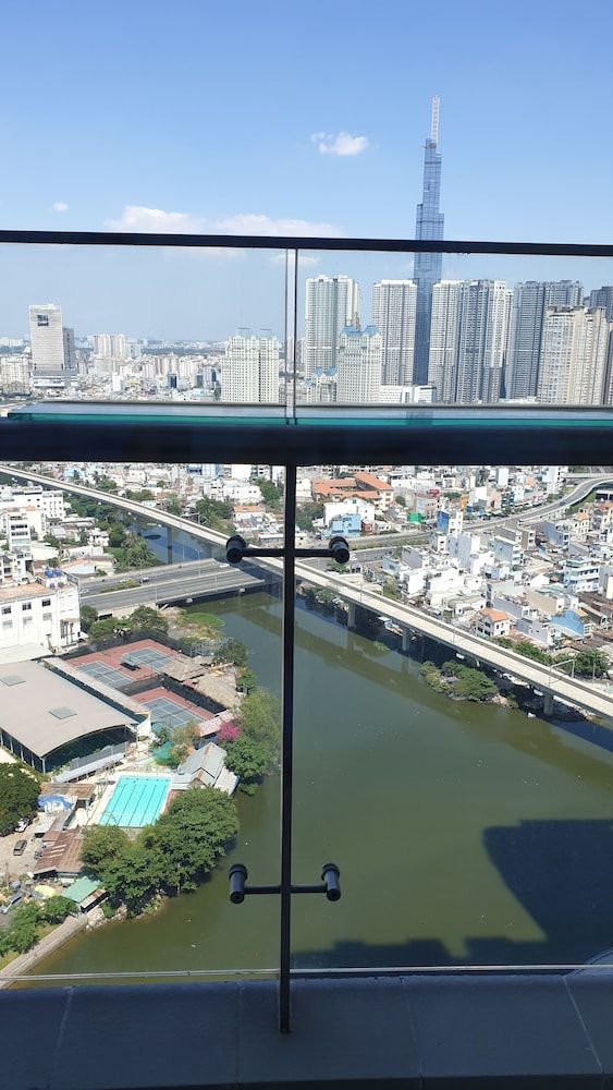 Stay In Vietnam Vinhomes Golden River Apartment, 2 Bedrooms (A2-27.04) 4