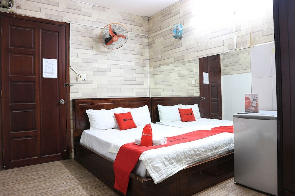 undefined RedDoorz at Cong Hoa Street 10