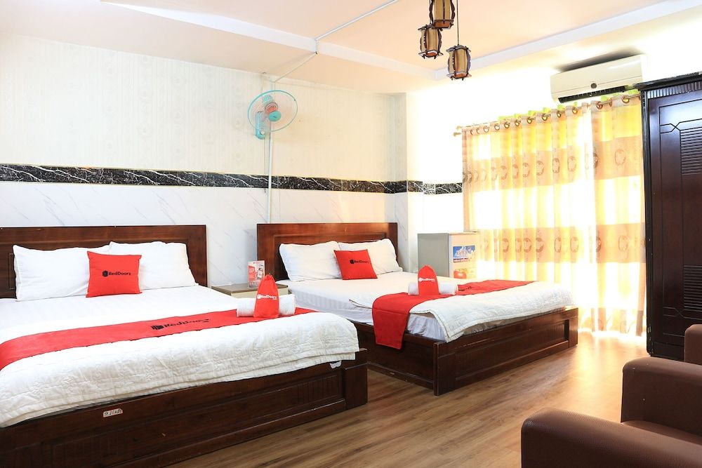 undefined RedDoorz at Cong Hoa Street 5
