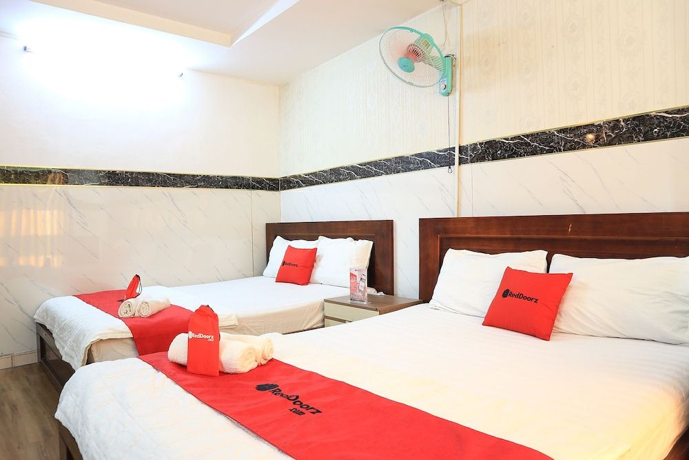 undefined RedDoorz at Cong Hoa Street 6