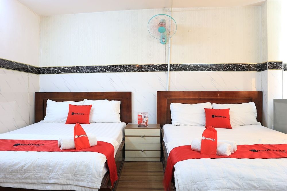 undefined RedDoorz at Cong Hoa Street 8