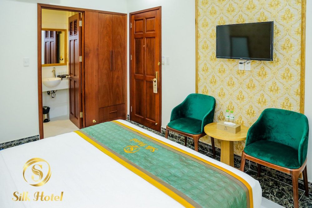 undefined Silk Hotel 8