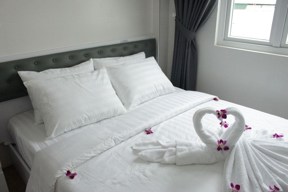 undefined Dragon Hotel 1 4