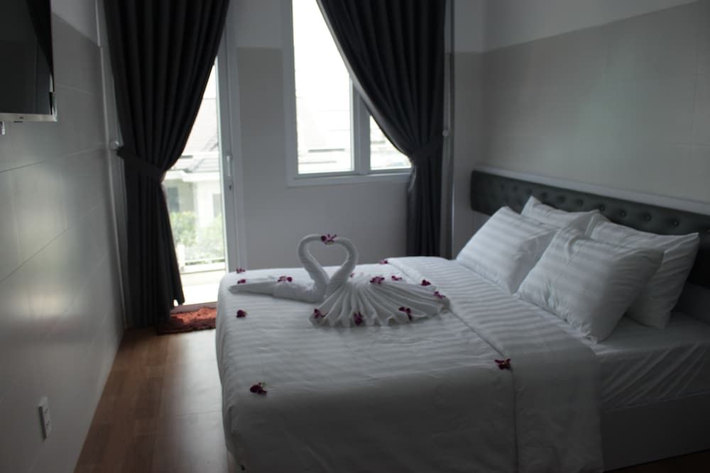 undefined Dragon Hotel 1 8