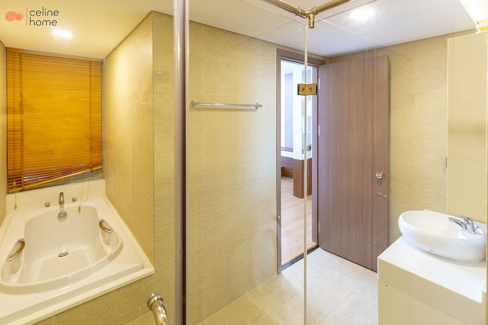 Celine Home - Vinhomes Central Park Apartment, 3 Bedrooms (P5 -1802) 16