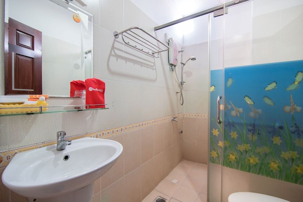 undefined RedDoorz Plus near Tan Son Nhat Airport 6