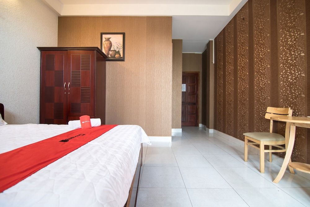 undefined RedDoorz Plus near AEON Mall Tan Phu 2 8