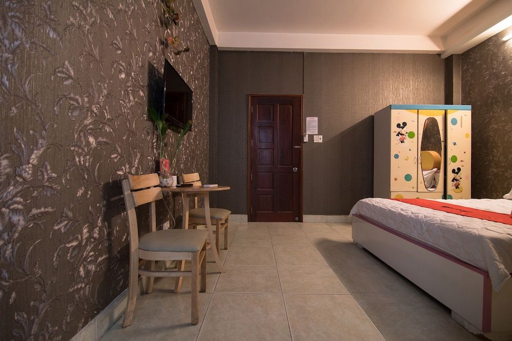 RedDoorz Plus near AEON Mall Tan Phu 2 Double Room 6