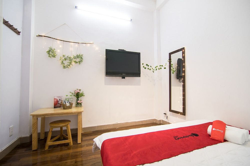 undefined RedDoorz near Bui Vien Walking Street 2 3