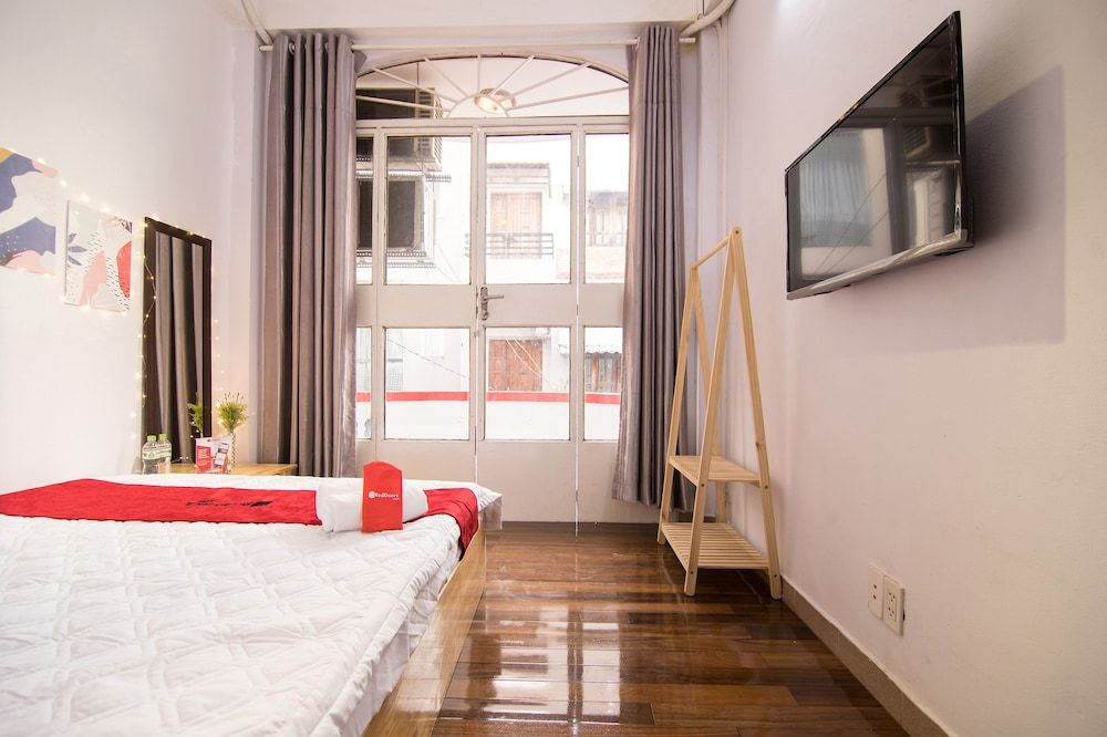 RedDoorz near Bui Vien Walking Street 2 Deluxe Room 5