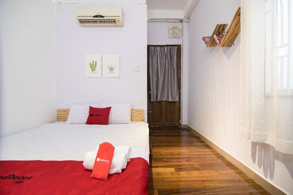 undefined RedDoorz near Bui Vien Walking Street 2 9