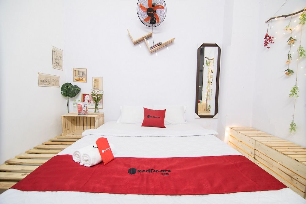 undefined RedDoorz near Bui Vien Walking Street 2 7