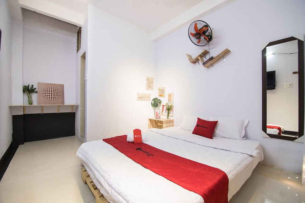 RedDoorz near Bui Vien Walking Street 2 Double Room 13