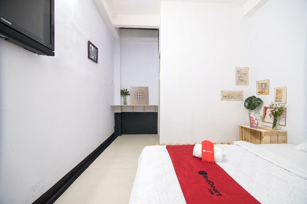 undefined RedDoorz near Bui Vien Walking Street 2 6