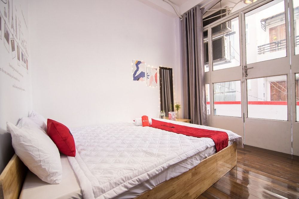 RedDoorz near Bui Vien Walking Street 2 Deluxe Room 2
