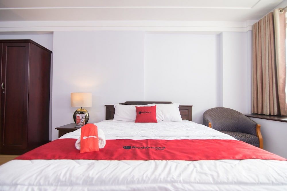 undefined RedDoorz near Hoa Lu Stadium 2