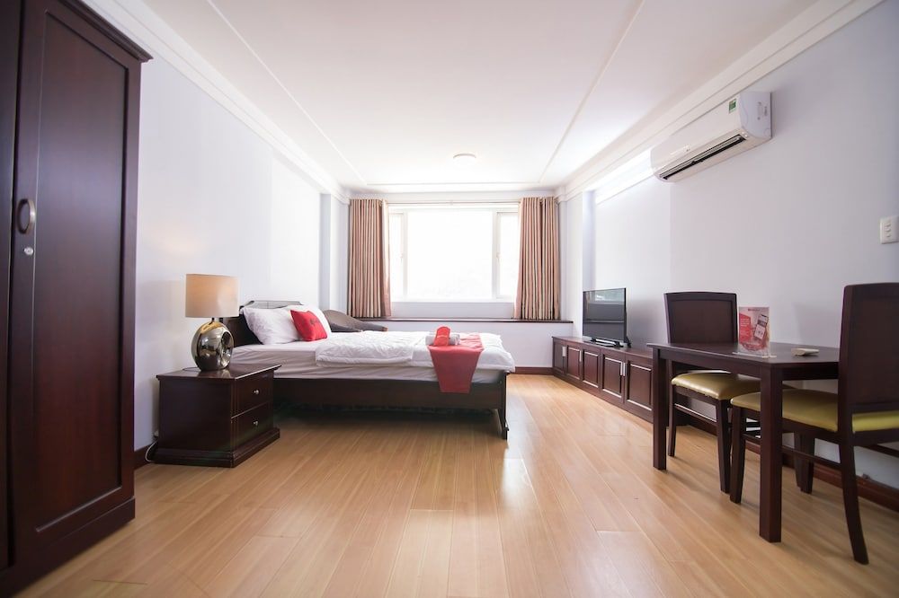 undefined RedDoorz near Hoa Lu Stadium 7