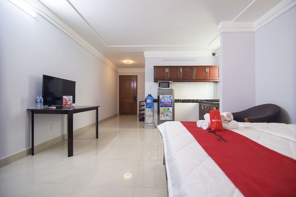 RedDoorz near Hoa Lu Stadium Double Room 14