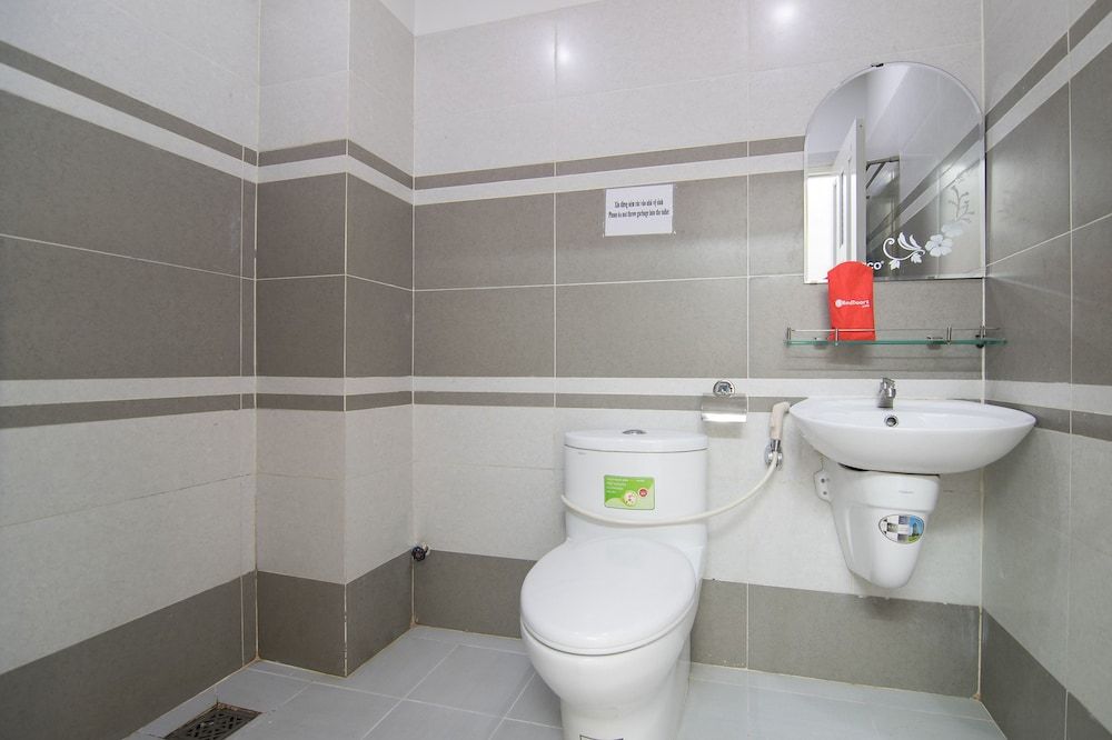 RedDoorz @ Nguyen Binh Khiem Street Deluxe Room 7