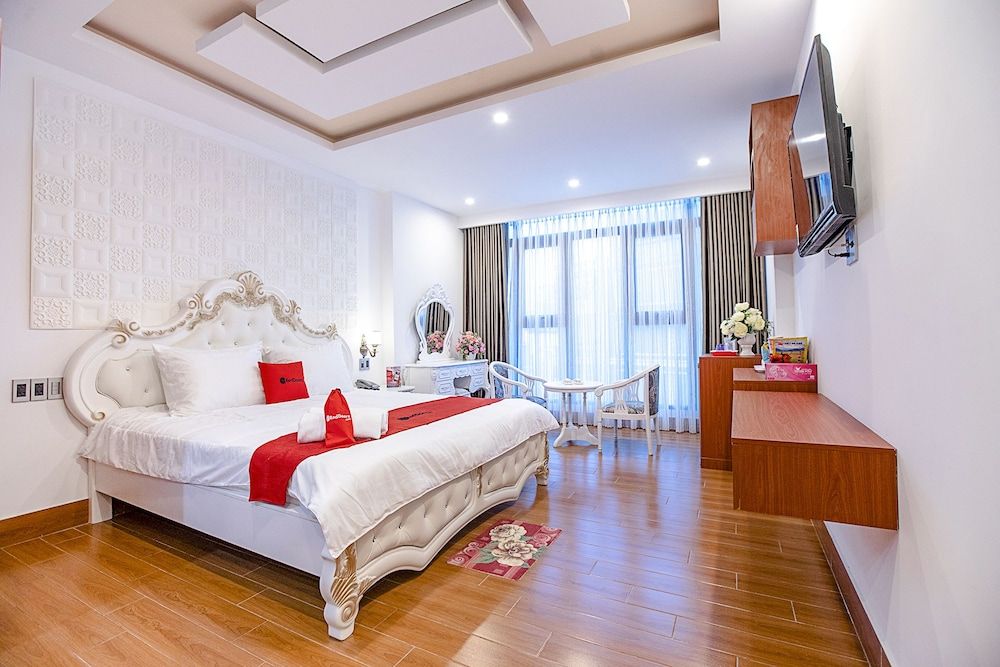 undefined RedDoorz Plus @ Cach Mang Thang 8 Street 7