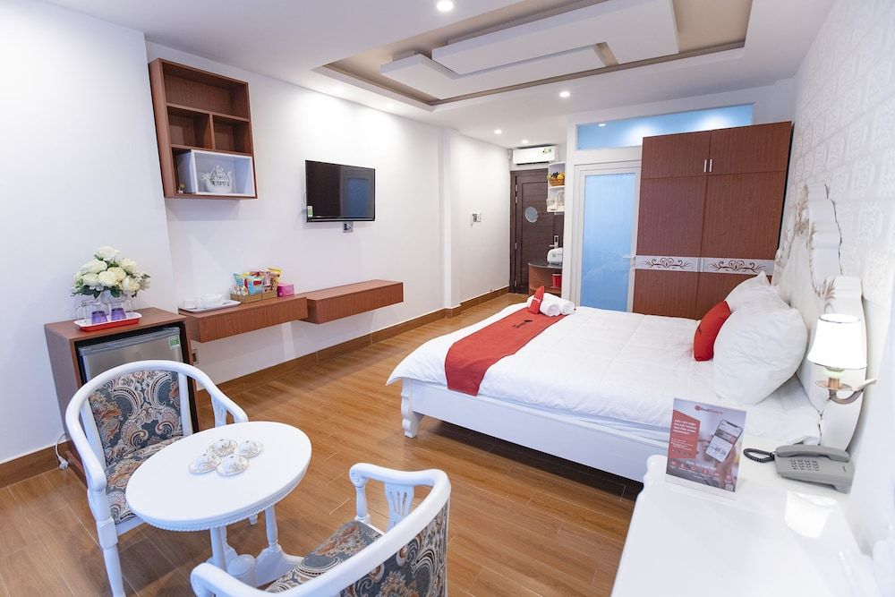 undefined RedDoorz Plus @ Cach Mang Thang 8 Street 9