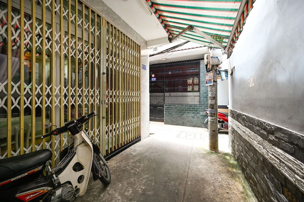 undefined Huyen House 5