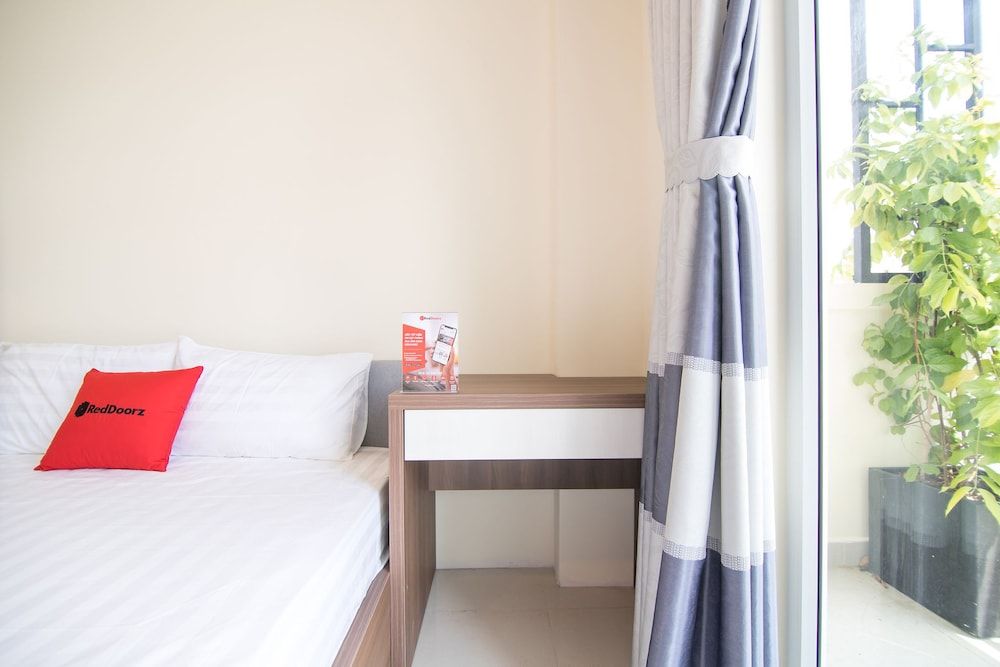 undefined Reddoorz Near Xo Viet Nghe Tinh Street