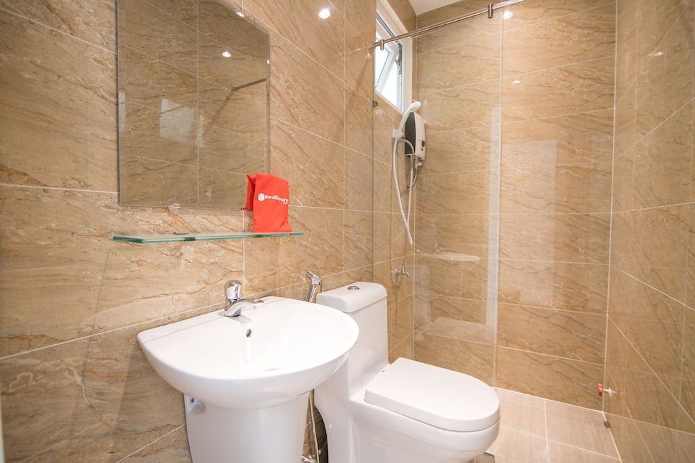 undefined Reddoorz Near Xo Viet Nghe Tinh Street 8