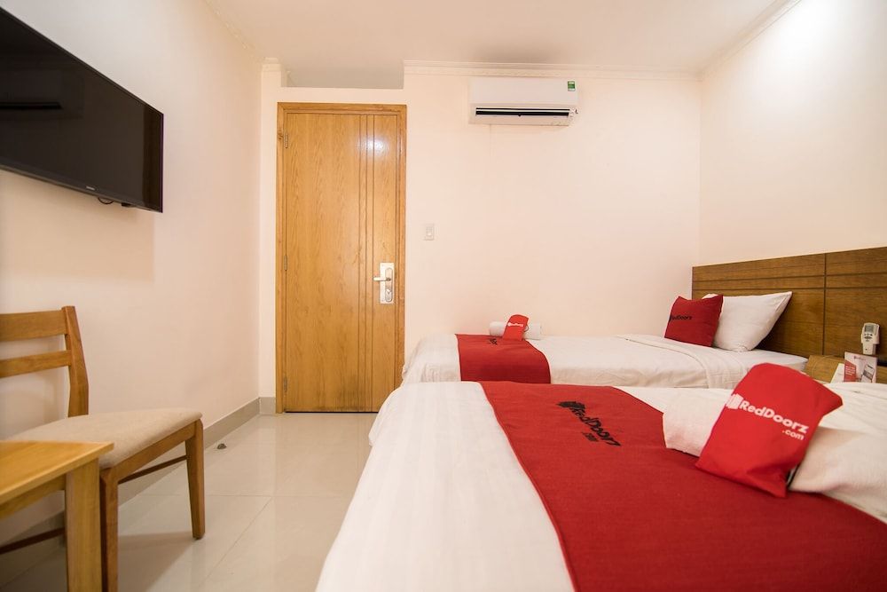RedDoorz Plus @ Tran Hung Dao Street 2 Family Room 18